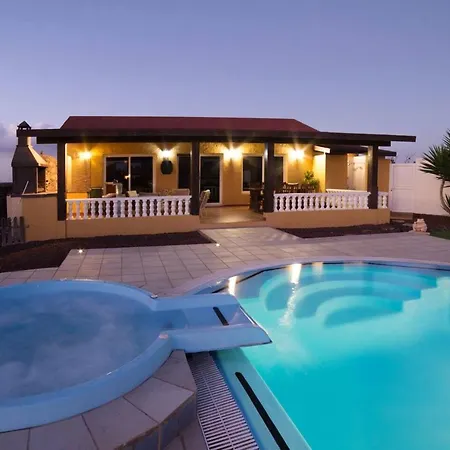 Vila Charming With Sea View In El Roque, Private Pool