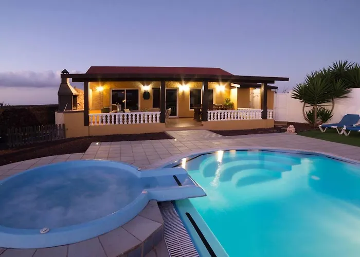 빌라 Charming With Sea View In El Roque, Private Pool