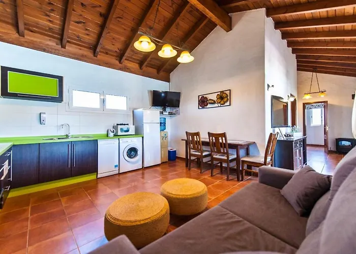 Charming With Sea View In El Roque, Private Pool Vila *