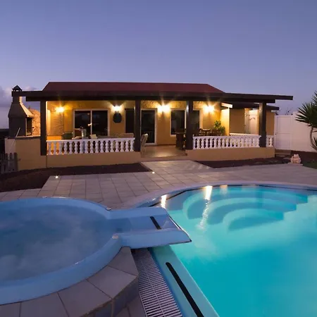 ヴィラ Charming With Sea View In El Roque, Private Pool